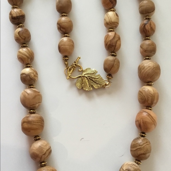 Olive wood hand carved necklace - Picture 2 of 6